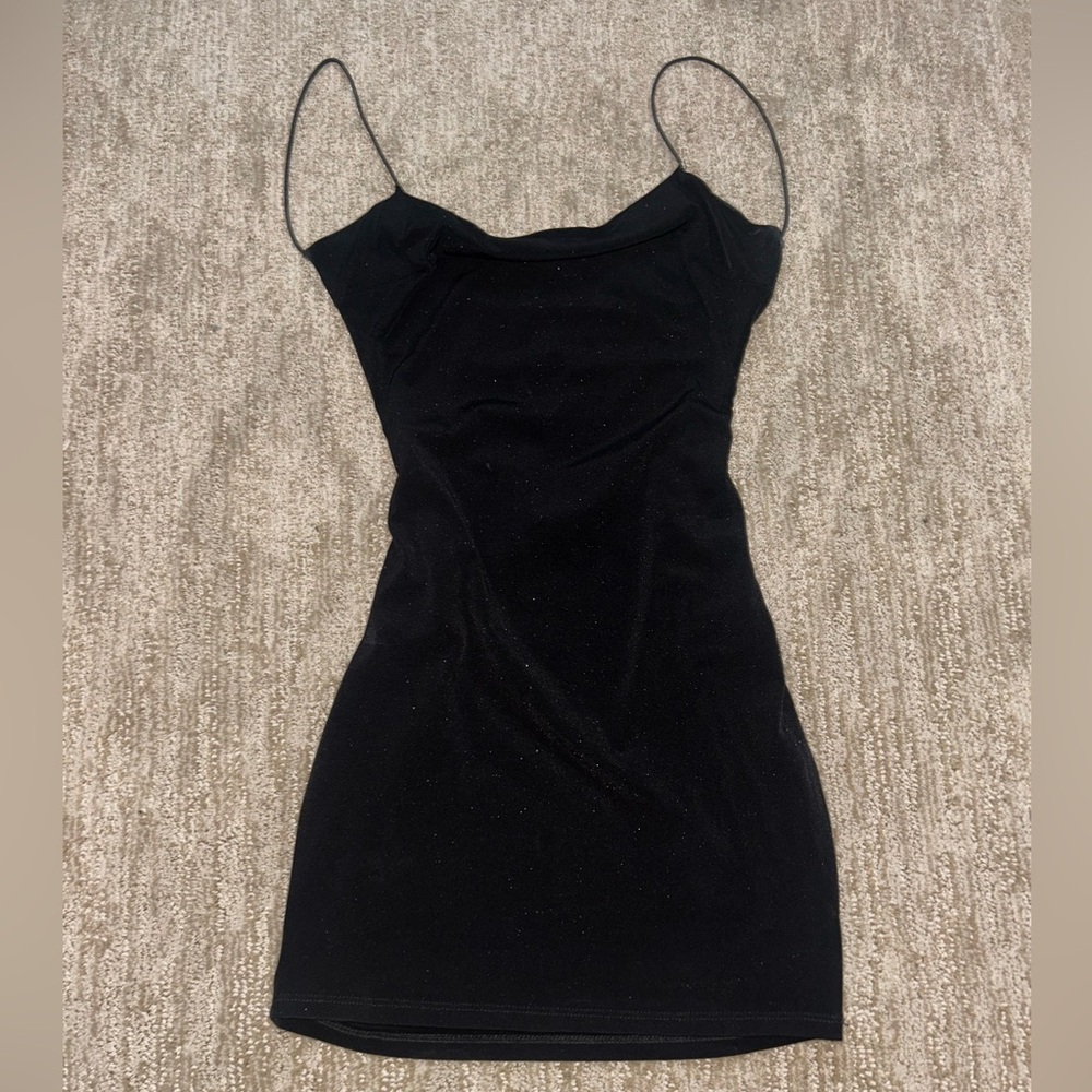 Moment To Shine Open
Back Glitter Dress